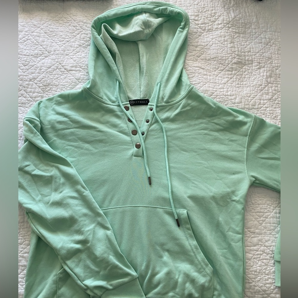 Nice hooded sweatshirt